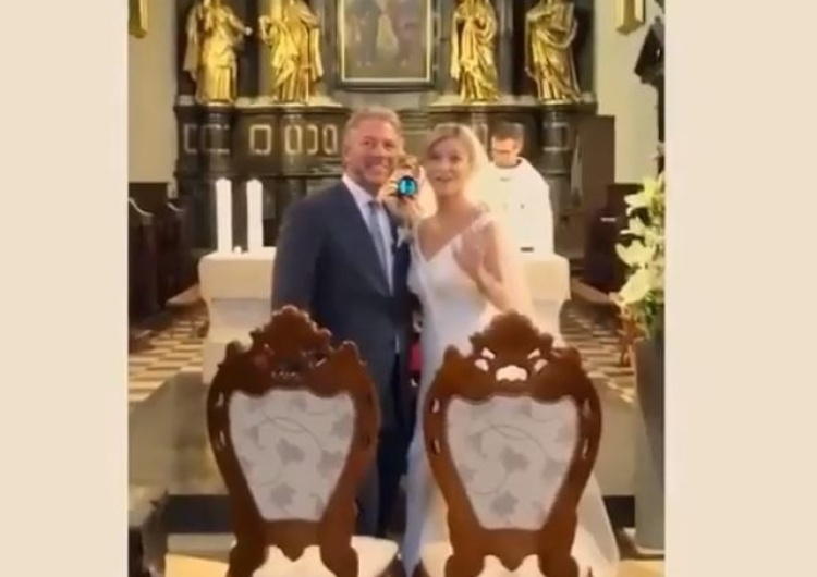 Ks. Wachowiak ostro o ślubie Joanny Krupy. "Czy księżom stało się obojętne co wyprawia się na liturgii?"