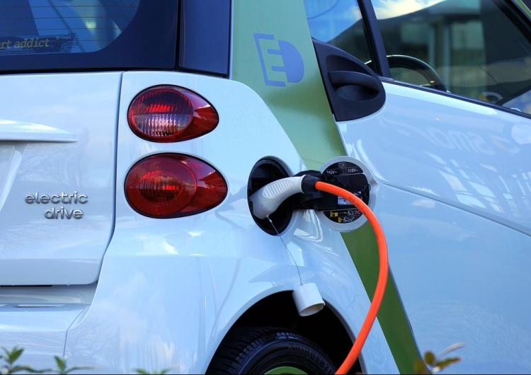  Co dalej z elektromobilnością? Polacy rejestrują 20-krotnie mniej samochodów elektrycznych niż Niemcy