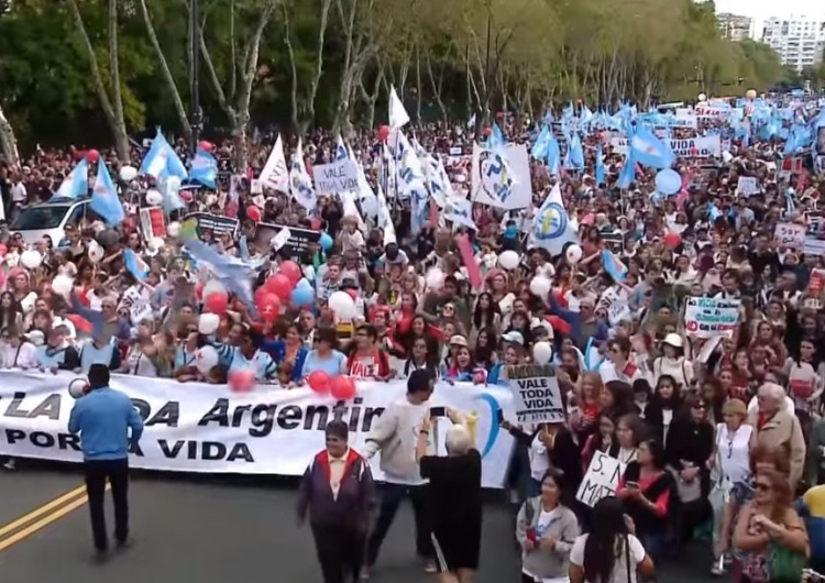  Argentyna za życiem: Pół miliona osób w Buenos Aires protestuje przeciw liberalizacji prawa aborcyjnego
