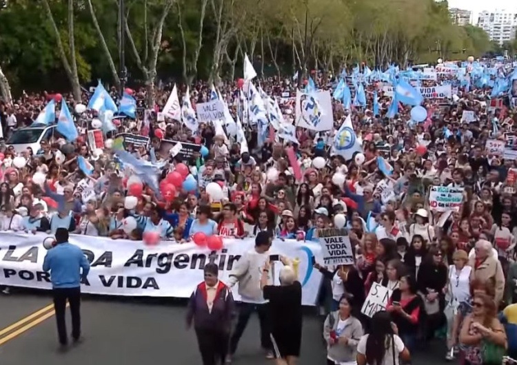 Argentyna za życiem: Pół miliona osób w Buenos Aires protestuje przeciw liberalizacji prawa aborcyjnego