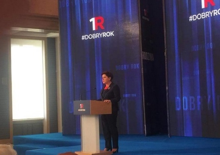 #DobryRok rządów PiS. "Obywatele oczekiwali zajęcia się ich sprawami, a nie zapatrzonych w siebie elit"