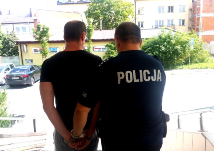 Pedofil obmacywał dziewczynkę w centrum handlowym. Jest już w rękach policji