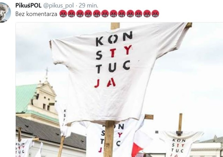  Koszulki z napisem "Konstytucja" na... krzyżu. Czy protestujący obrazili uczucia religijne?