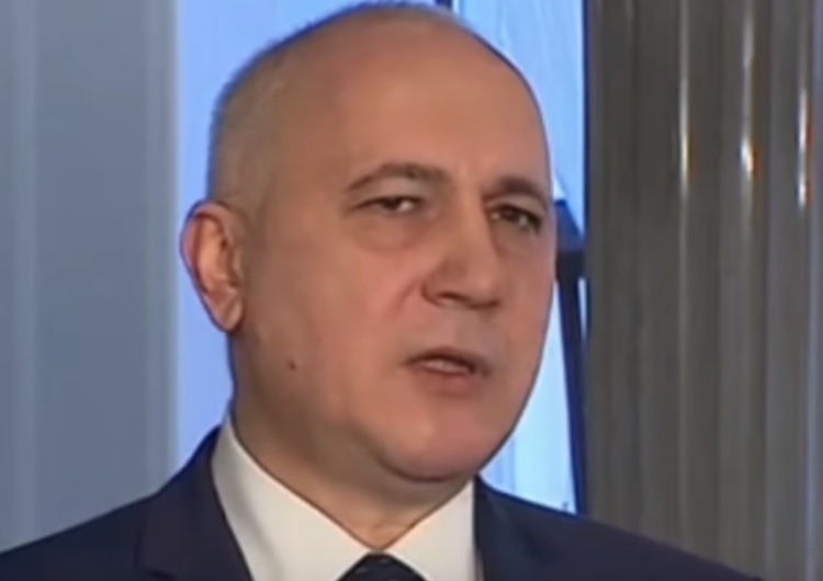 Joachim Brudziński: "Ludzie nie są w stanie pojąć, że „dyktator” ma stary pulower i spodnie"