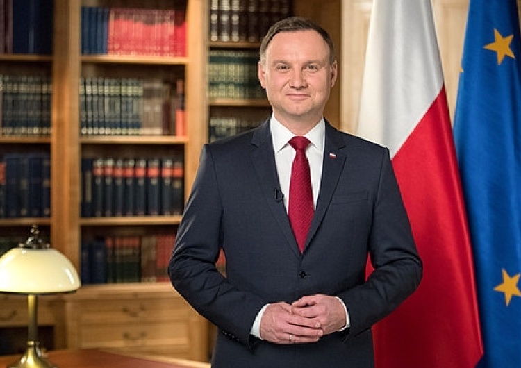 Polacy zadowoleni z prezydenta Andrzeja Dudy. Krytycznie oceniają natomiast TK