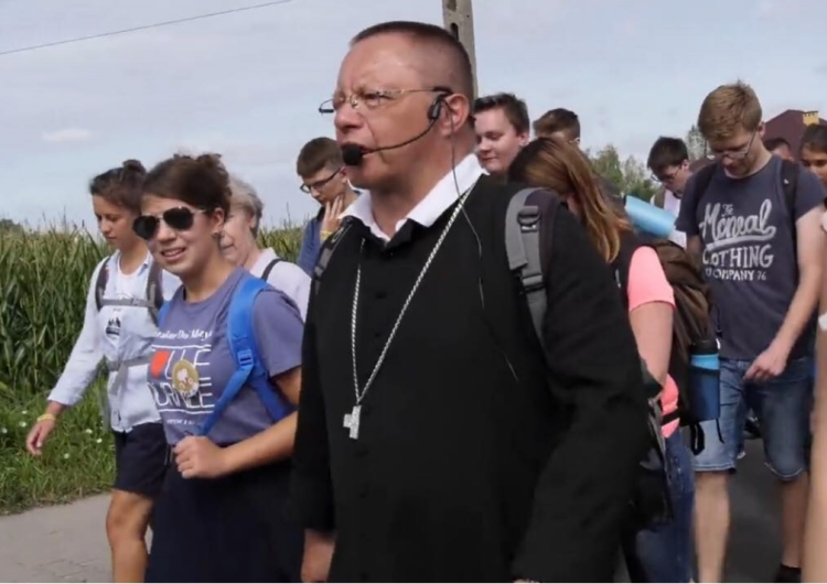  [video] Abp Ryś na pielgrzymce: "Czekaj dziadu, dopadnę cię po kolędzie". Szokująca historia