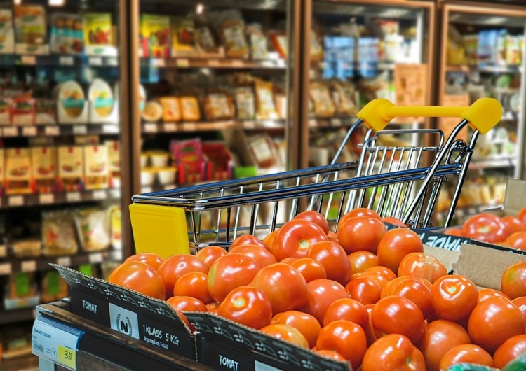 Popularna sieć hipermarketów wycofuje ze sprzedaży produkt z Salmonellą. Sprawdź, czy to kupiłeś!