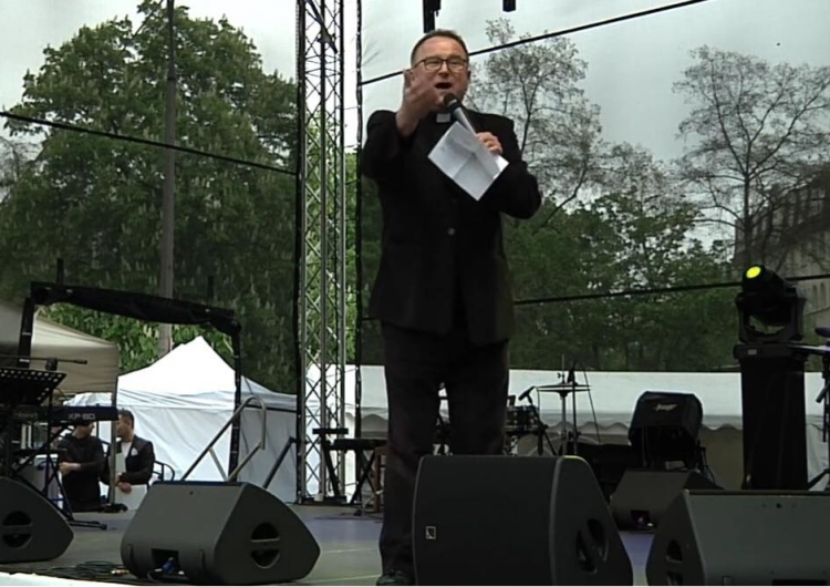  [video] One Man Show księdza Bogusława Kowalskiego - kabaret wzięty żywcem z życia Kościoła