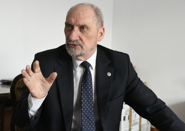 Tomasz Gutry Antoni Macierewicz: "Czarne skrzynki Tupolewa mogły zostać sfałszowane"