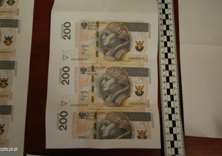 Szczyt głupoty? 41-latek kserował banknoty