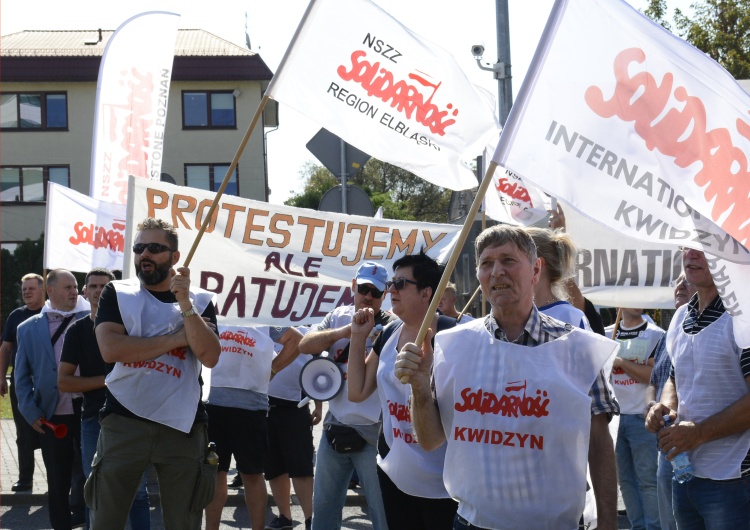 Tomasz Gutry [Nasza Fotorelacja] Pikieta Solidarności przeciwko szykanowaniu związkowców i obniżaniu standardów pracy