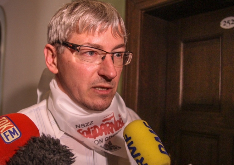M. Lewandowski: Każdy, kto choć trochę obserwuje życie publiczne widzi, kto pojawia się na pikietach KOD