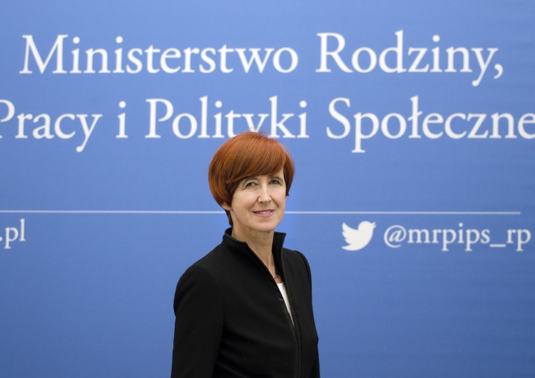 Rafalska apeluje do samorządów - podnieście pensje pracownikom socjalnym