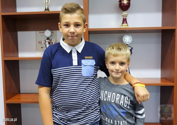 Dzieci znalazły dużą sumę pieniędzy i całość zaniosły na posterunek policji
