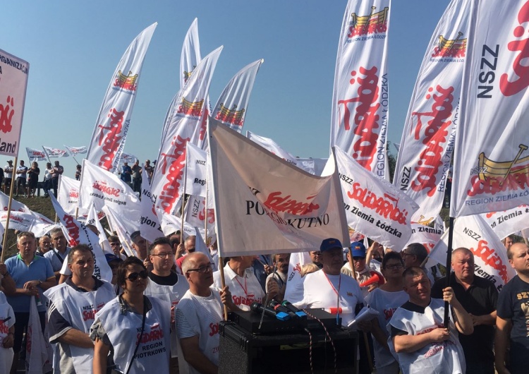 Pikieta w obronie zwolnionego związkowca z JYSK