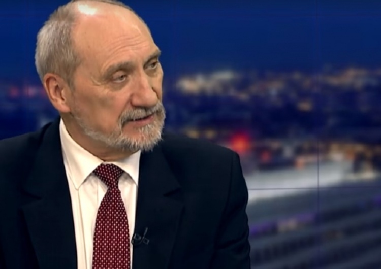  Antoni Macierewicz: "Dzisiaj w 42. rocznicę powstania KOR dziękuję swoim (...) koleżankom i kolegom"