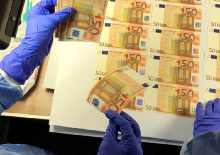 W Polsce na masową skalę fałszowali euro