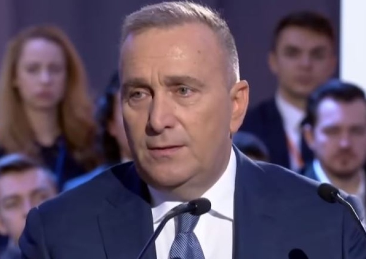 Zbigniew Kuźmiuk: Schetyna chce bronić samorządy przed PiS-em
