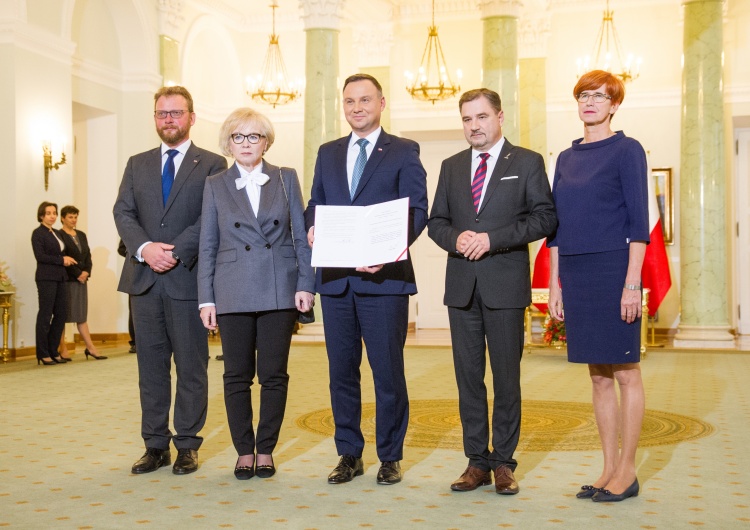 fot. Marcin Żegliński Prezydent Andrzej Duda podpisał dziś tzw. ustawę podwyżkową dotyczącą pracowników służby zdrowia