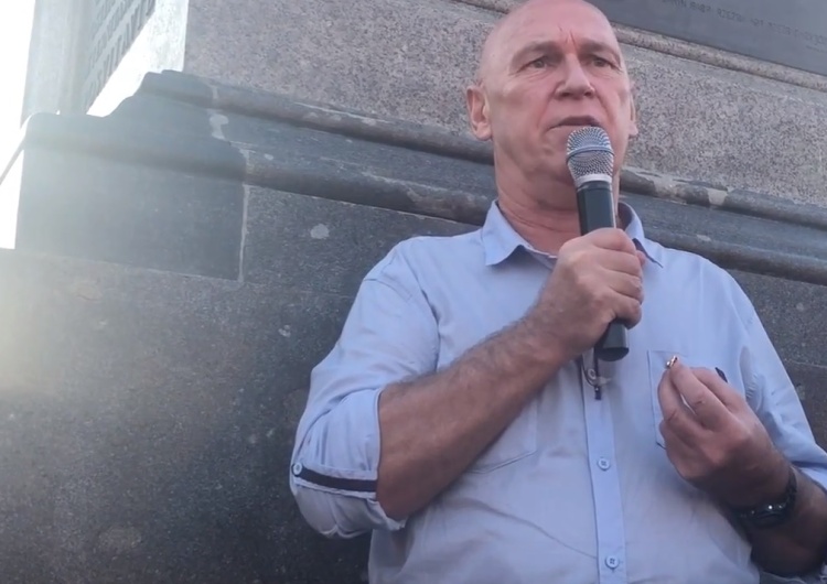 Oblanie farbą sowieckiego pomnika nie jest przestępstwem. L. Żebrowski: Nienormalne jest jednak to...