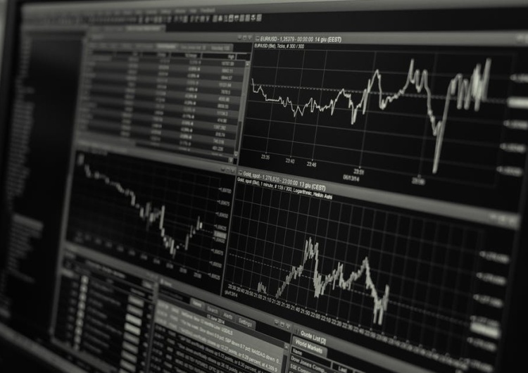 Agencja S&P podniosła rating Polski do A-. Komentują politycy i publicyści