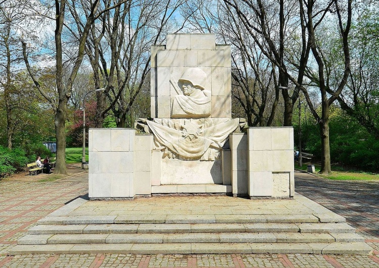  Z Warszawy znika „słynny” pomnik Armii Radzieckiej