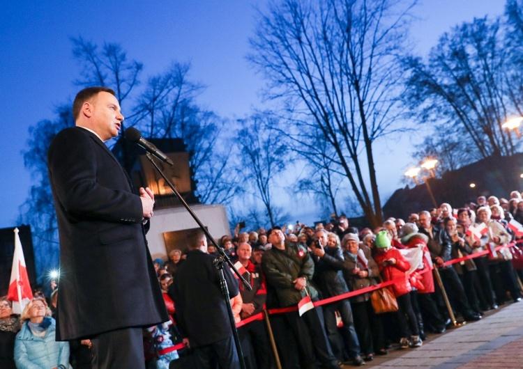 @prezydent.pl Udaremniono zamach na prezydenta Dudę?! Zatrzymano mężczyznę z nożem i odezwą do prezydenta