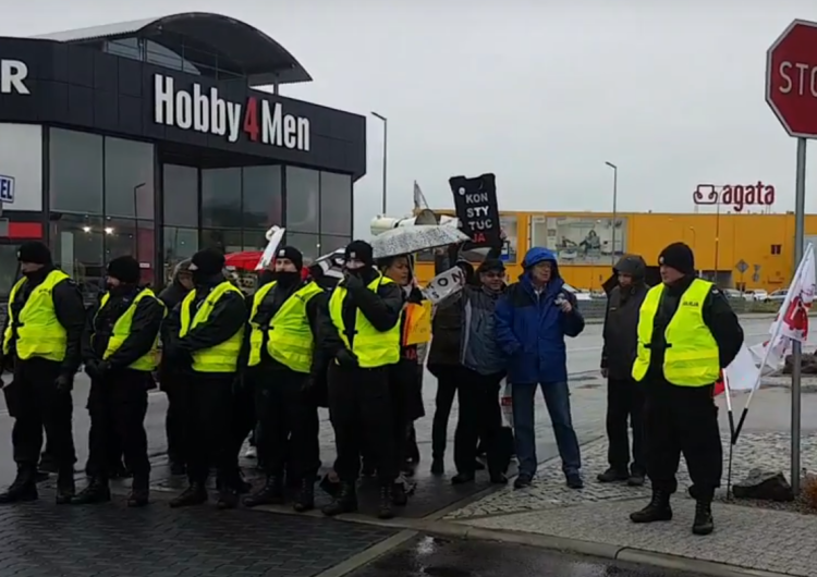  [Wideo] KOD usiłował prowokować przy wejściu na KZD Solidarności. Frekwencja jednak żenująca...