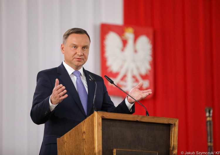  Andrzej Duda zawetuje ustawę o wolnym 12 listopada? "Prezydent się waha"