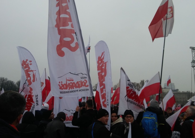  [Nasza fotorelacja] Warszawa. "Solidarność"  świętuje Niepodległość