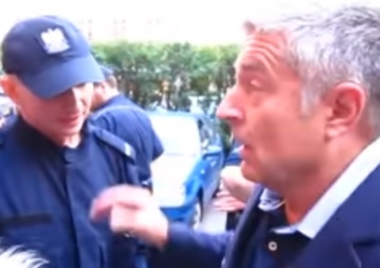 Policjanci o zachowaniu Frasyniuka: "Kopnięcie było na tyle mocne, że je poczułem"