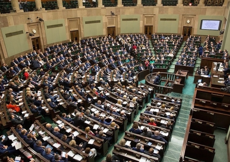  Sejm w ekspresowym tempie głosuje za nowelizacją ustawy o SN