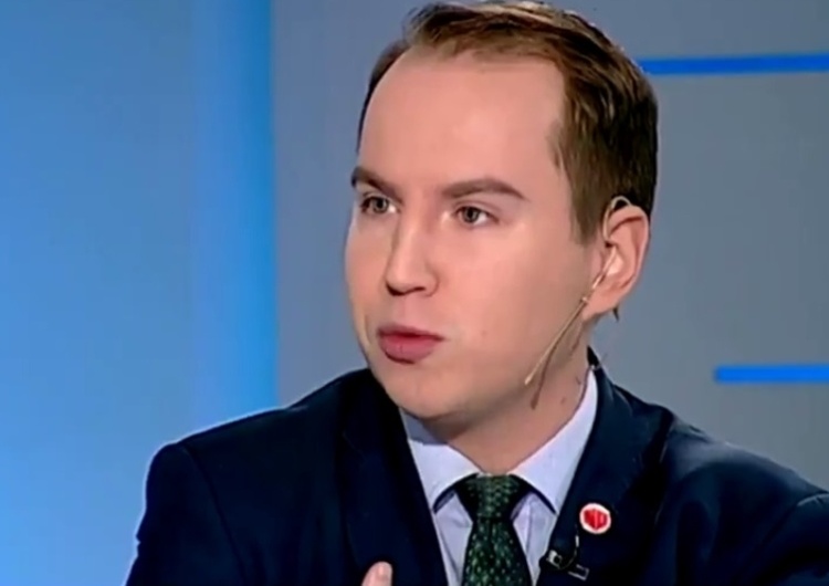  [video] Adam Andruszkiewicz: Rządy PO-PSL słynęły z haniebnej postawy Tuska, który przytulał Putina