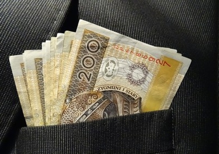 Senat: kwota wolna od podatku 6600 złotych dla najmniej zarabiających