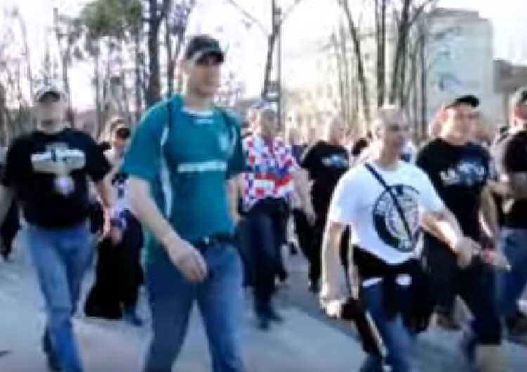 Kibice Ruchu Chorzów chcieli zrobić mikołajki dzieciom. Zaatakowali ich kibice z Górnika Zabrze