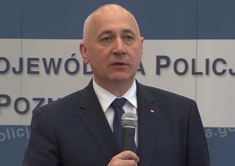Internauta zwrócił się do min. Brudzińskiego ws. hejtu po śmierci J. Szczypińskiej. Minister ostro