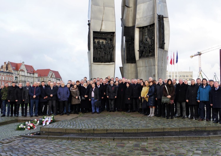 Nowa Komisja Krajowa NSZZ "Solidarność" przed spotkaniem opłatkowym Nasza fotorelacja: Spotkanie opłatkowe w historycznej Sali BHP