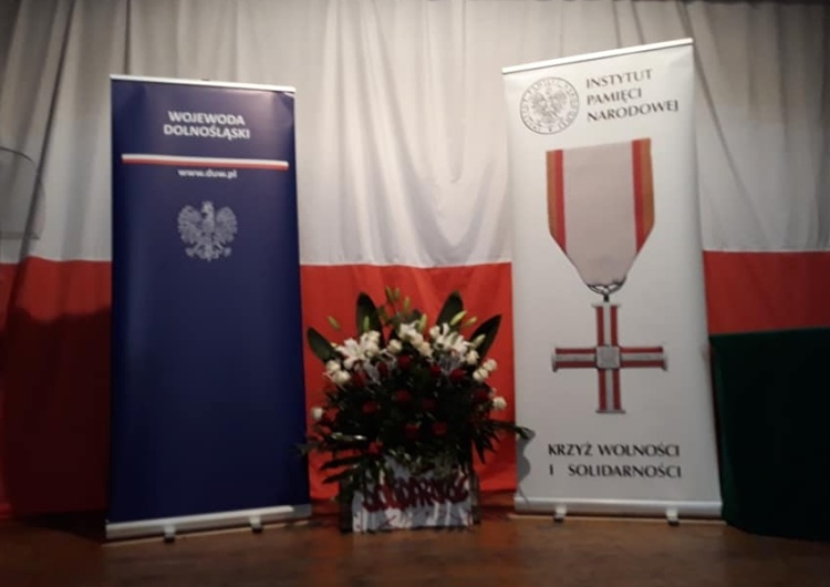 Wręczenie Krzyży Wolności i Solidarności działaczom podziemnej „S” Polaru