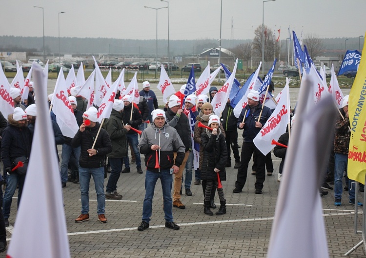  [Fotorelacja] Pikieta żądań płacowych "S" w Volkswagen Motor Polska