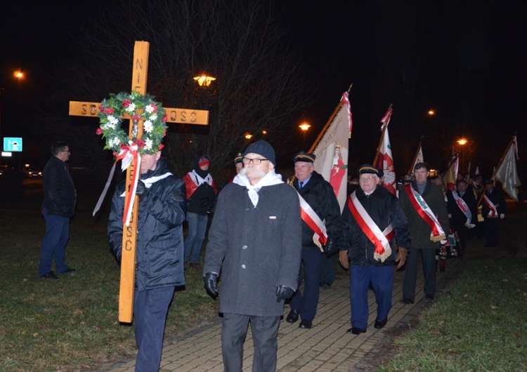  Łowicz. Relacja z obchodów 37 rocznicy stanu wojennego