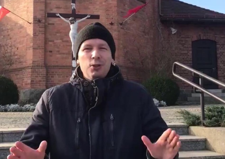 Ks. Wachowiak hejtowany po świątecznym wpisie. Kuczyński: "Bogowie się rodzą, starzeją się i umierają"