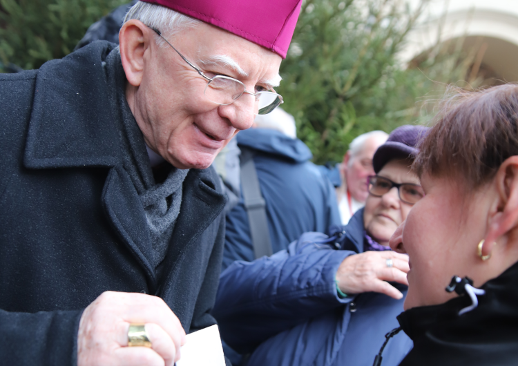  Abp Jędraszewski: Te święta są świętami szczególnej solidarności