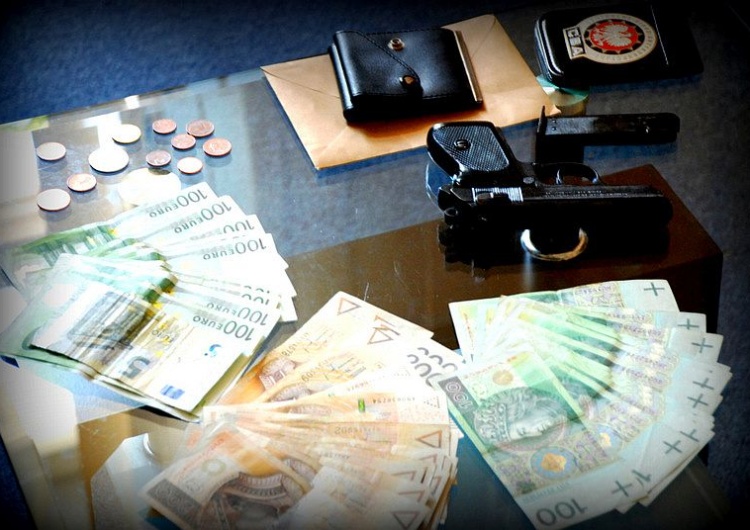 Korupcja w zabrzańskim MOSiR? Policja weszła do dyrekcji gminnej spółki. Trwa prokuratorskie śledztwo