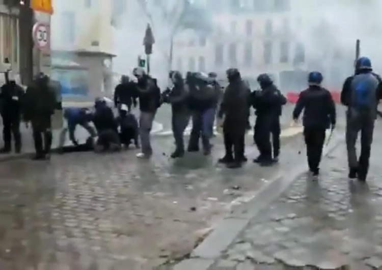  [video] Patrick Edery: "We Francji policja używa dziesiątek tysięcy granatów przeciw demonstrantom..."