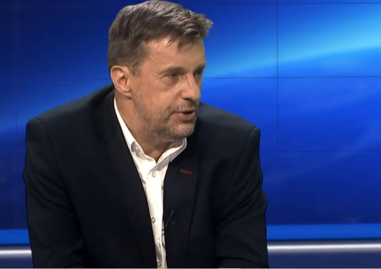 Witold Gadowski o nowej książce: "Na pewno nie trafi do EMPiK-u. Będzie tylko w polskich księgarniach"