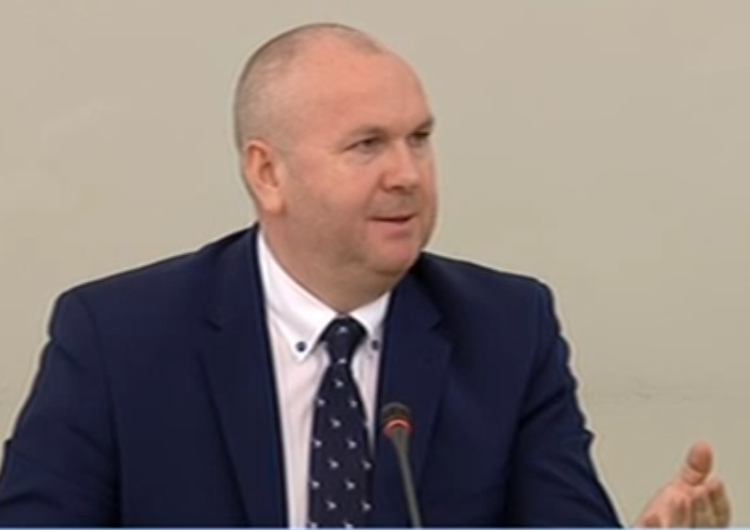 Przesłuchiwany były szef CBA usiłował wykluczyć z obrad szefa komisji ds. VAT