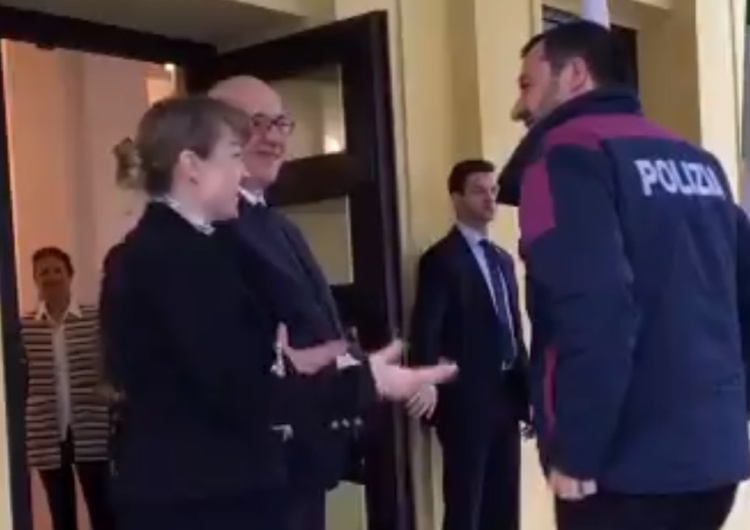  [video] Powitanie wicepremiera i MSW Włoch Matteo Salviniego. Salvini... w policyjnej kurtce
