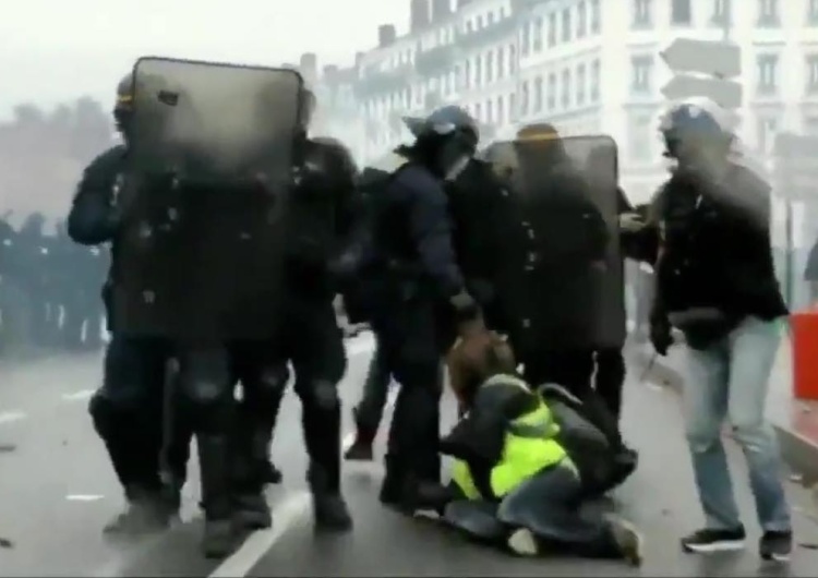  [video] Fala protestów żółtych kamizelek w całej Francji. Policja brutalnie tłumi demonstracje