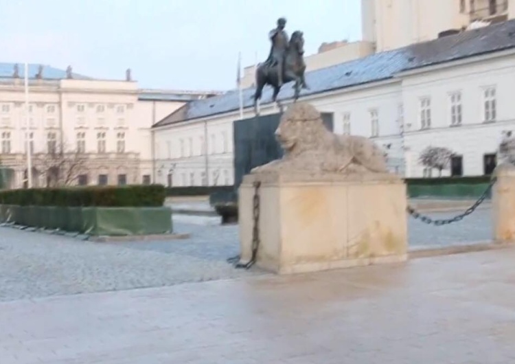 Kierowca próbował wbić się samochodem w bramę Pałacu Prezydenckiego