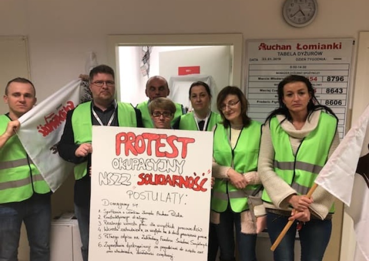  Solidarność Auchan rozpoczęła protest okupacyjny w hipermarkecie w podwarszawskich Łomiankach